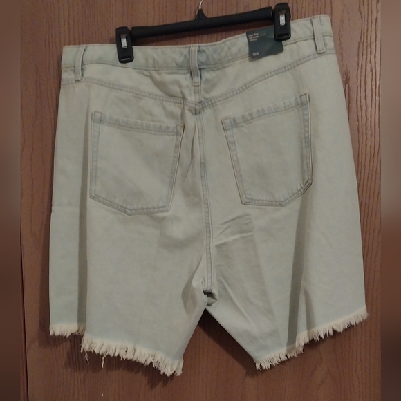Wild Fable High Rise Bermuda Shorts Size 16W NWT - Picture 5 of 6